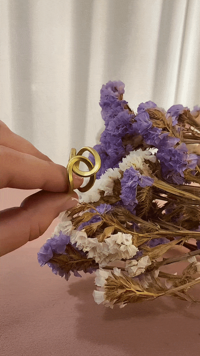 Ana Ring Gif