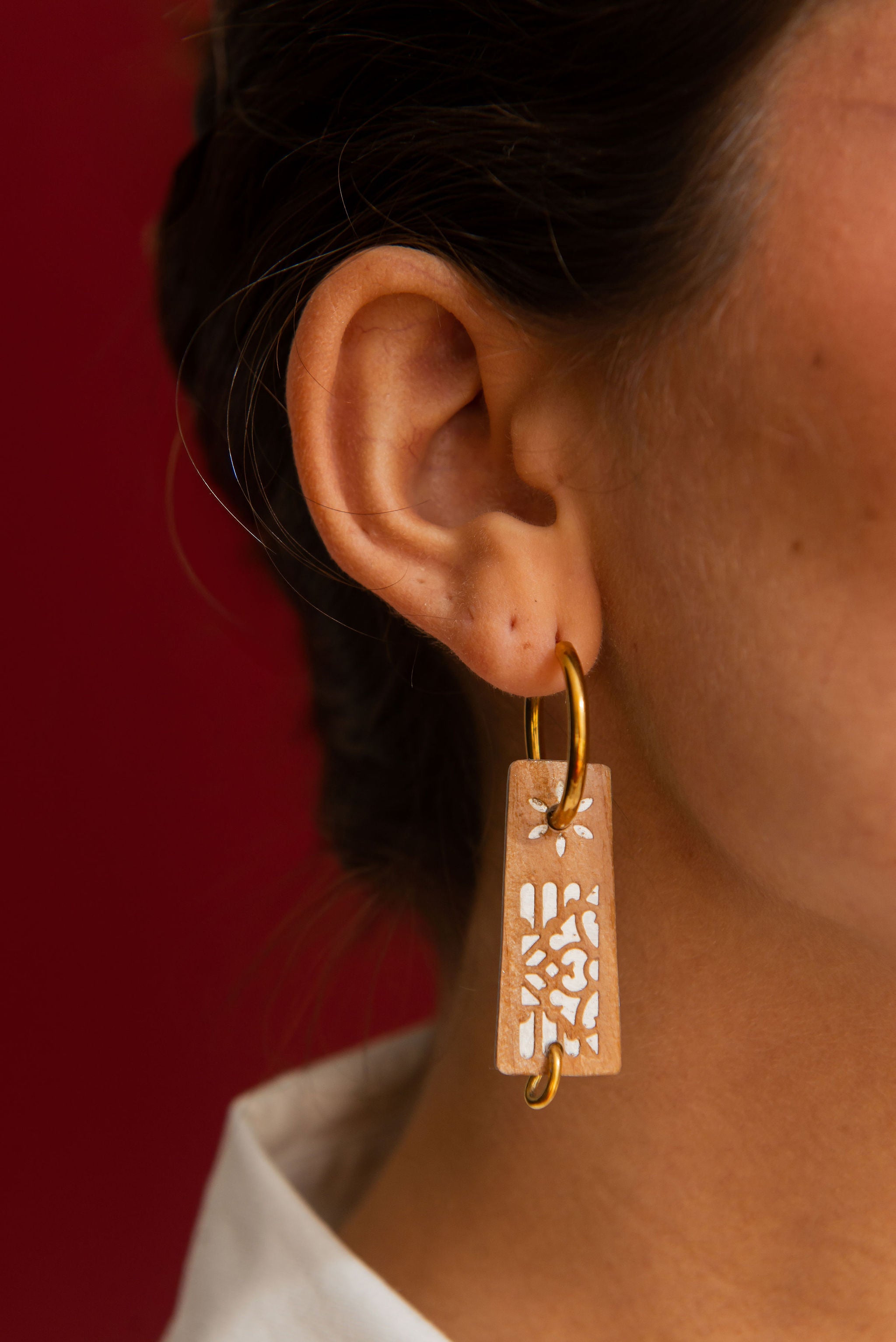 Aureva Hoop Pendant - Feather Bold WITH HOOP model