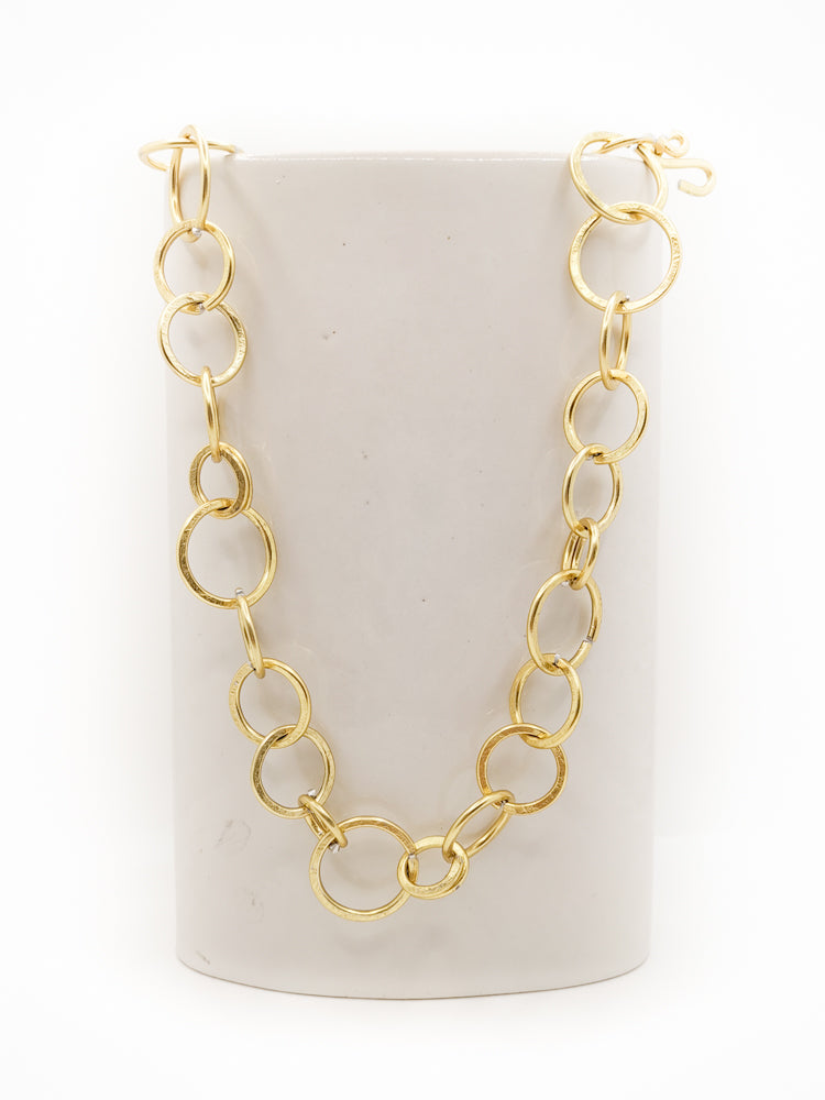 Egida Gold Choker Necklace Detail