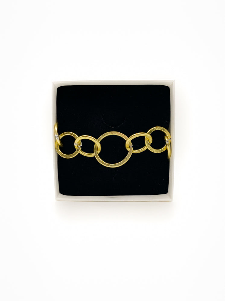 Egida Minimal Bracelet Gold Box Detail