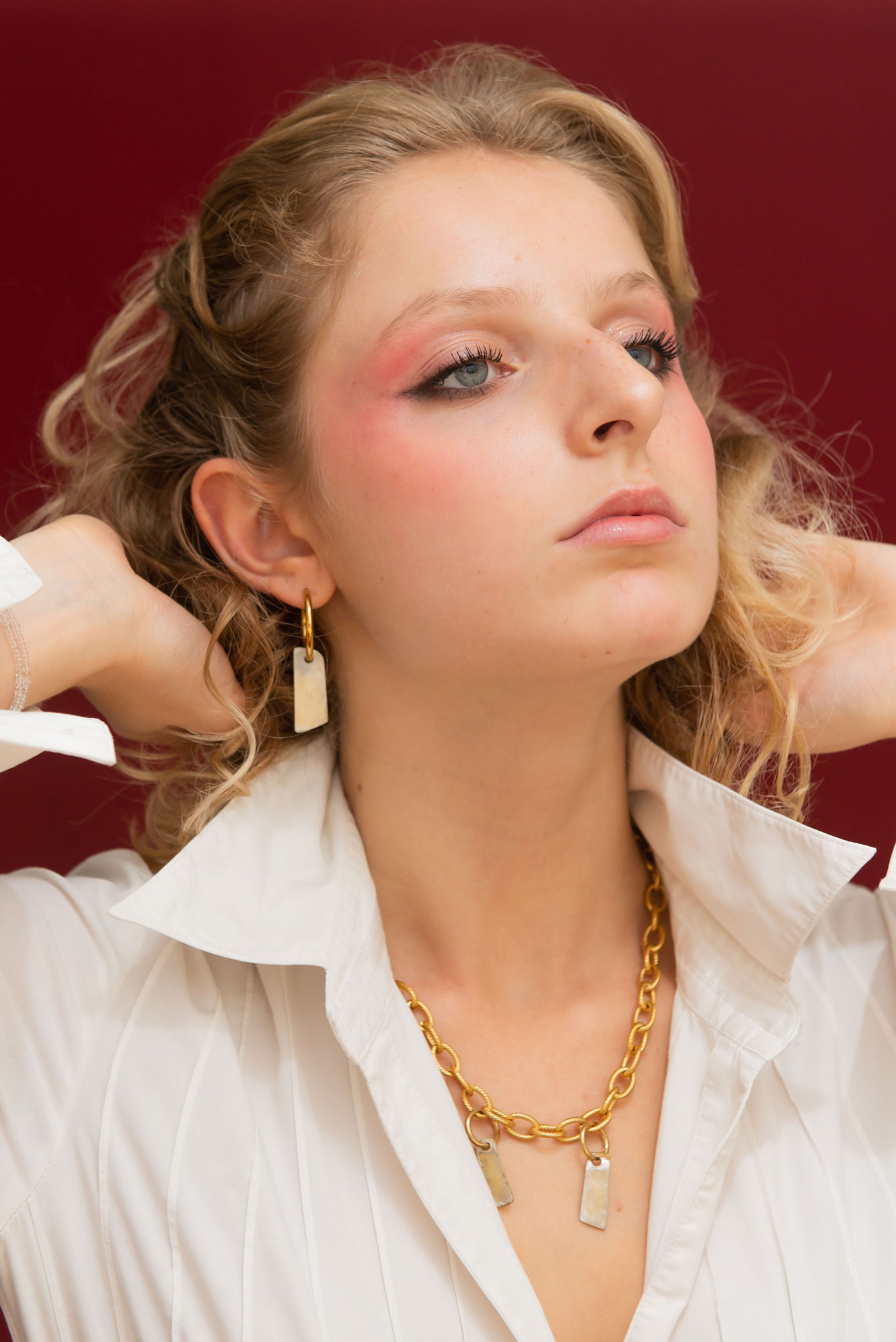 Elemental Air Chain on a Model