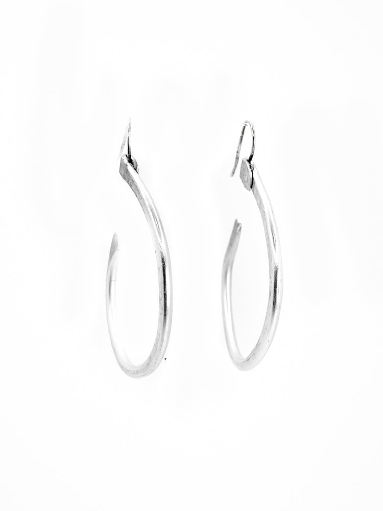 Essential Hoop Minimal Medium Silver Detail
