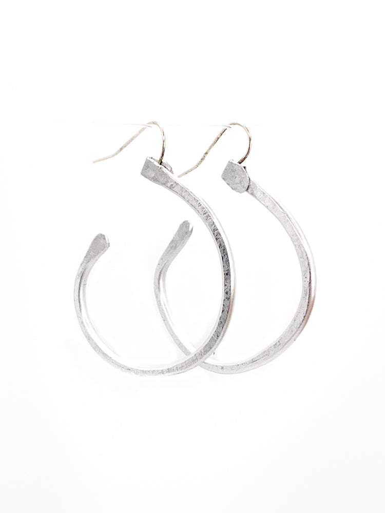 Essential Hoop Minimal Medium Silver Details