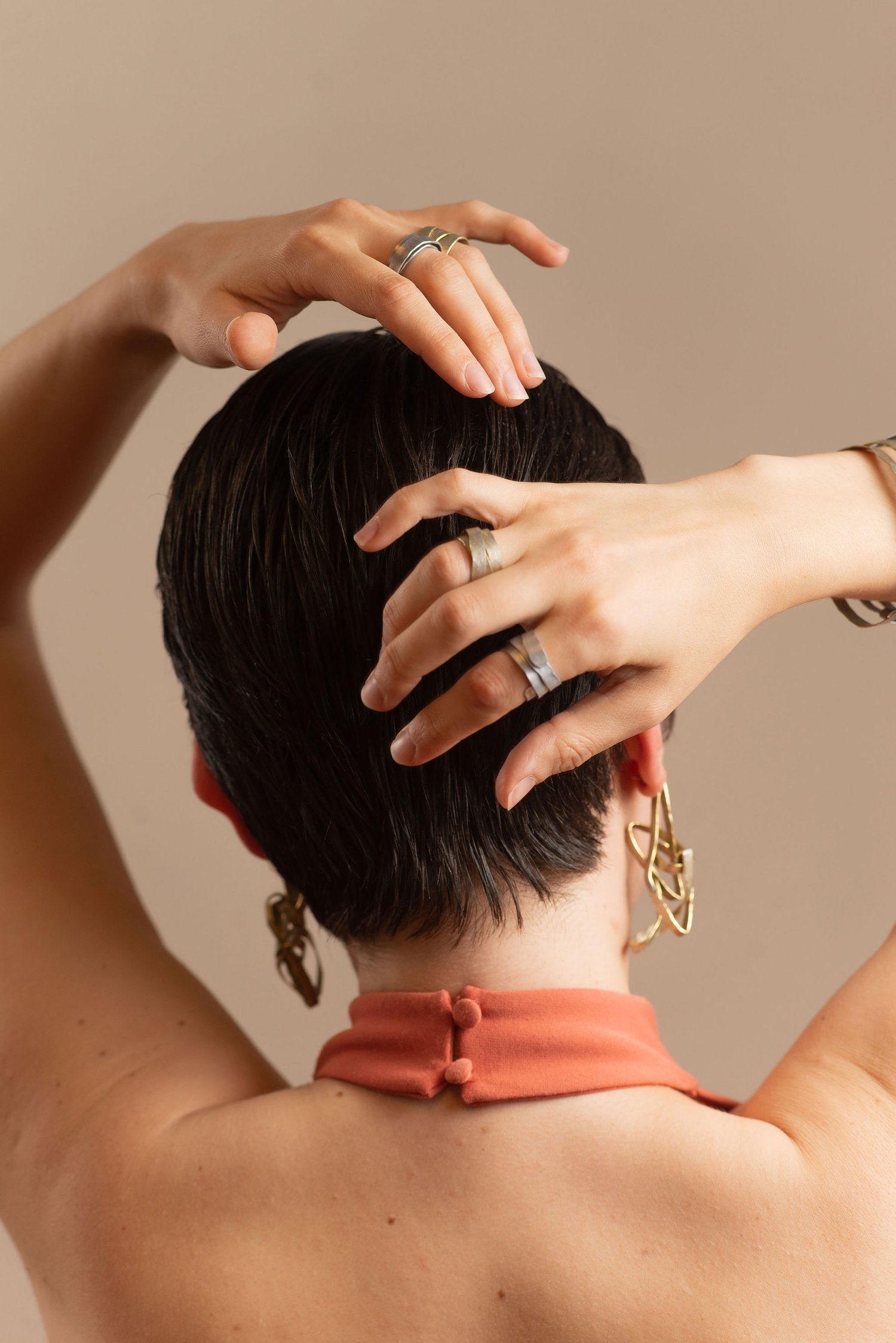 Louvata Ring Earrings Champagne Model