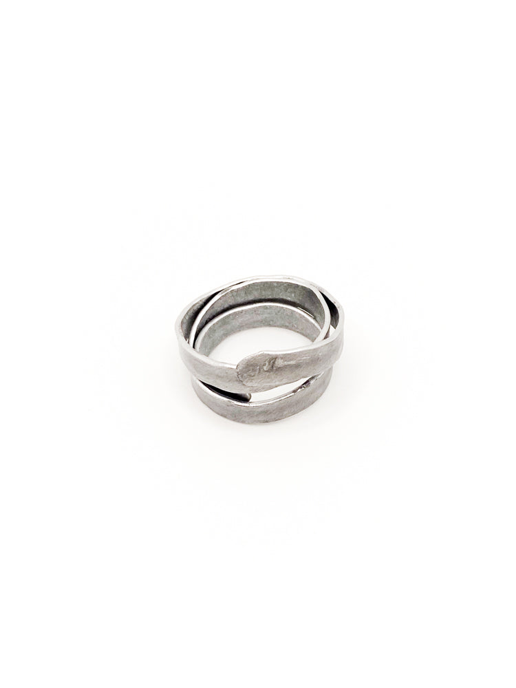 Louvata Ring Silver Top