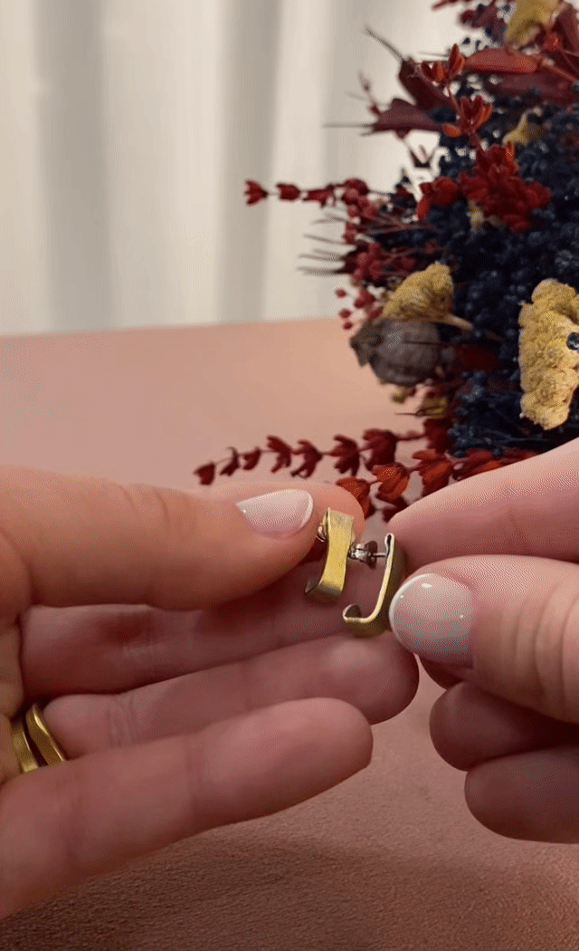 Louvata Tiny Hoops Gif 